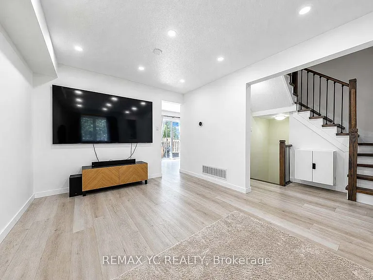 38 Pickett Cres — Photo 5