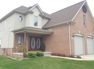 38987 Archer Dr, Harrison Township, MI