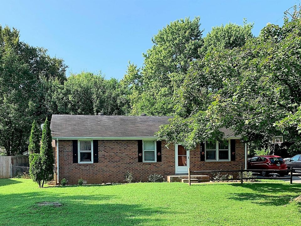 1st image of 906 Peachtree Dr