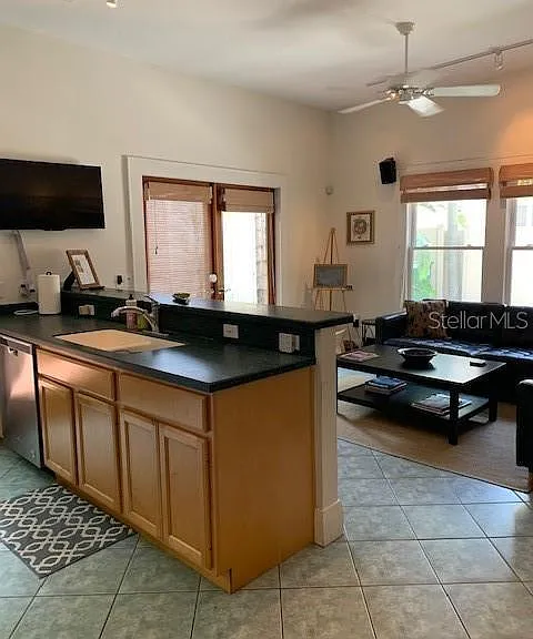 2916 W Bay Court Ave — Photo 9