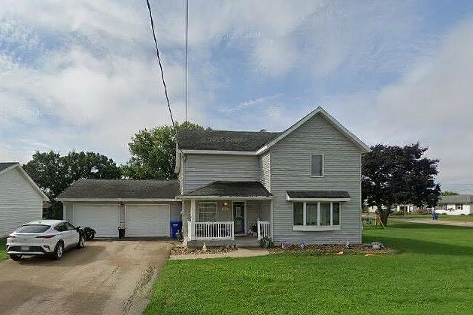 1st image of 407 1st St SW