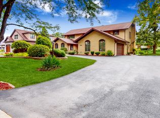 309 Hambletonian Dr, Oak Brook, IL 60523