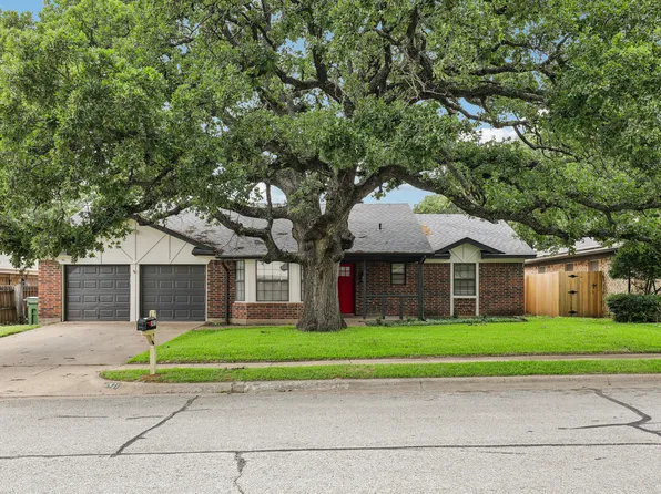 2421 Meadow Vw, Bedford, TX 76021
