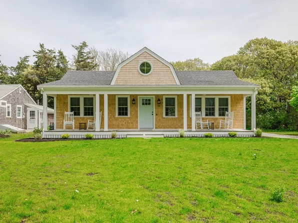 20 Pine St, Dennis Port, MA 02639
