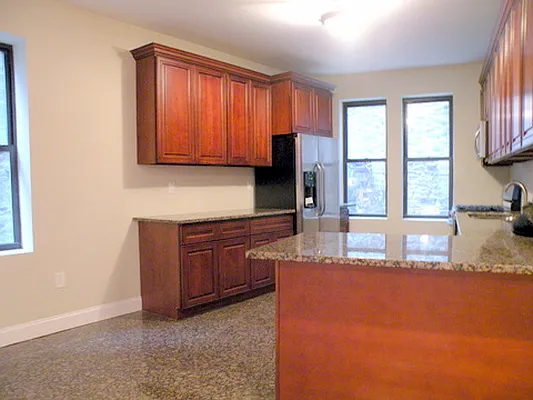 Sold by Real Estate Investors Group LLC | media 33