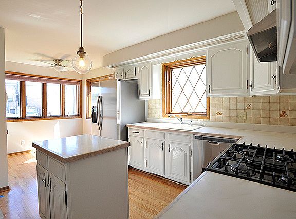 3rd image of 5714 W Dakin St #2