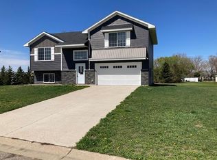828 Poplar Dr SE, Kimball, MN 55353