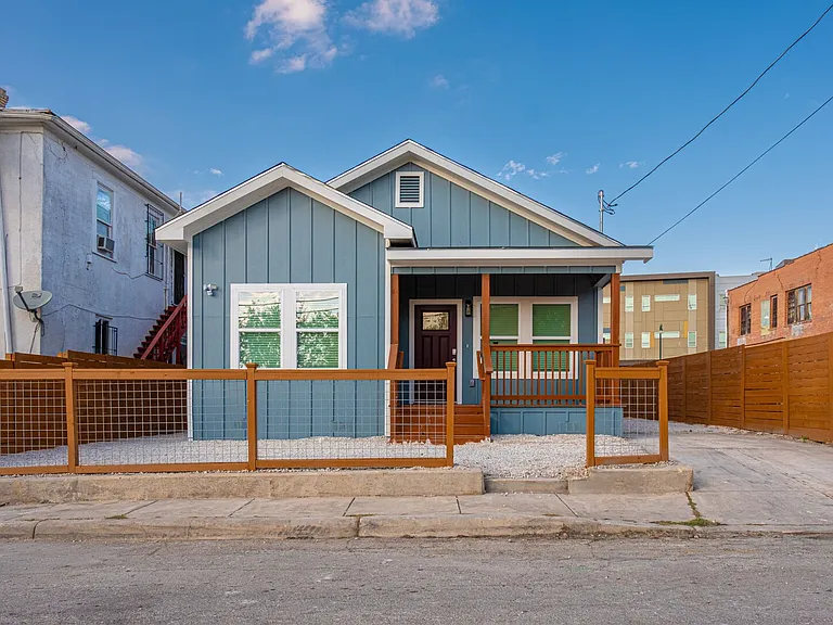 Idaho St — Photo 38