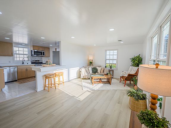 4th image of 3019 Robert St