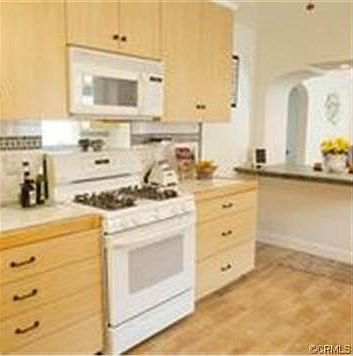 5th image of 1015 Acacia Ave