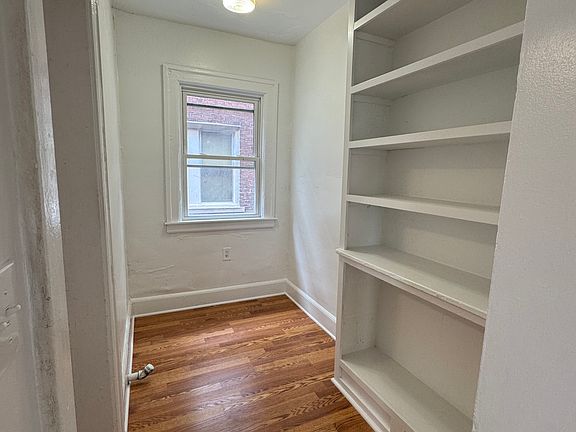 3rd image of 2061 Gladstone St #1