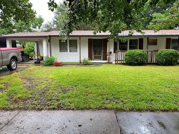 210 W Lorraine Dr, Mary Esther, FL 32569