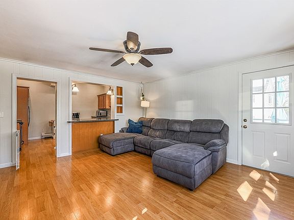 3rd image of 10 Metropolitan Ave