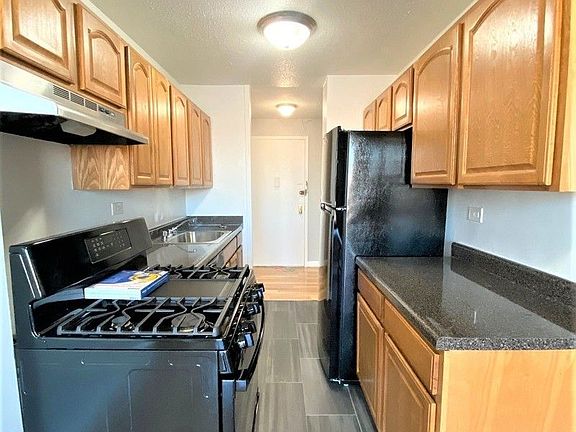 3rd image of 1500 Noble Ave APT 11B