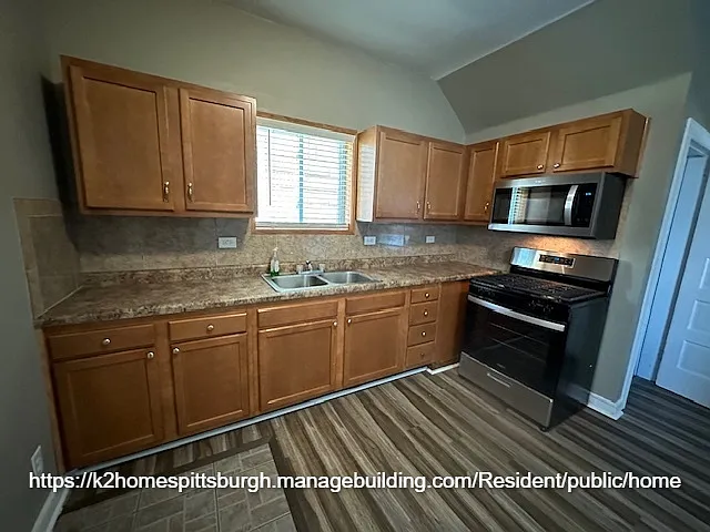 1130 Irwin St — Photo 2