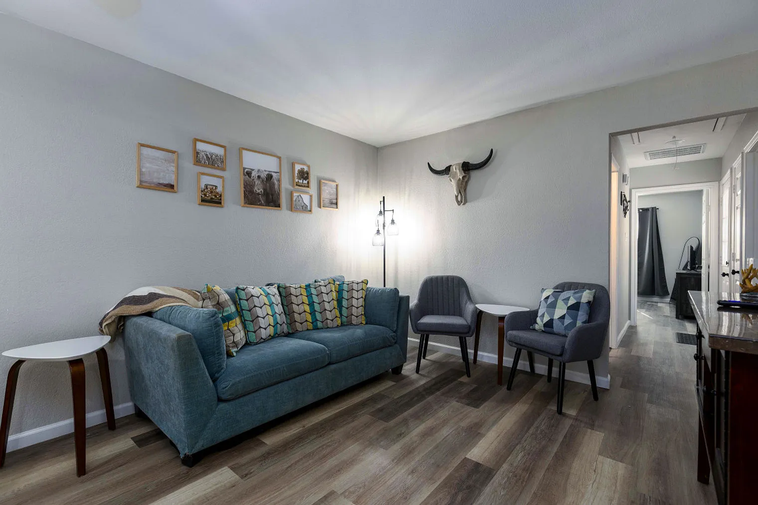 2 bed, 1.0 bath, 9224 sqft, $2,389 — Photo 3