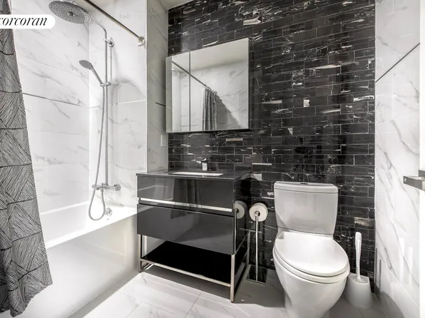 11-12 44th Drive image 12 of 13