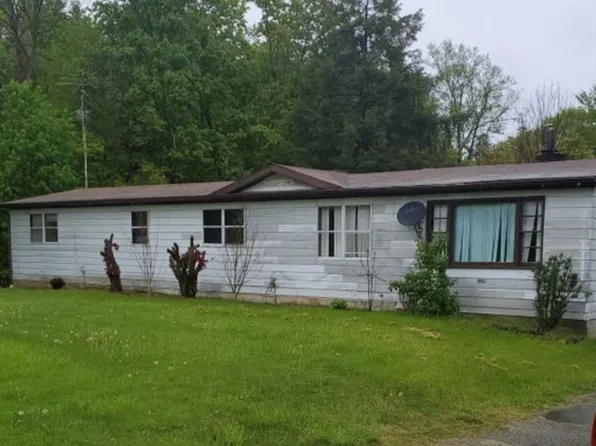 8581 State Rd, Girard, PA 16417