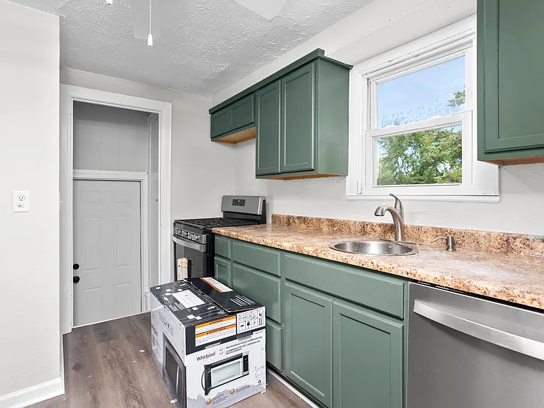 188 Glendola Ave — Photo 7