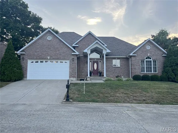 827 Pinehurst Dr, Farmington, MO 63640