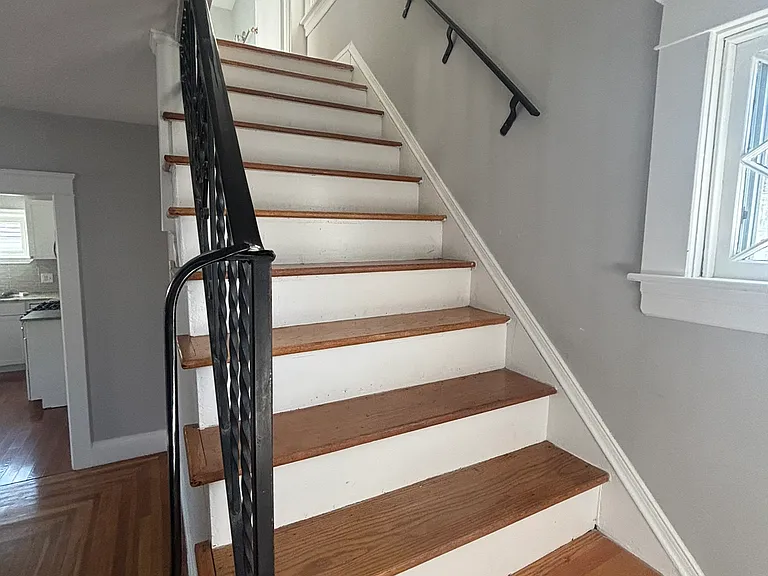 Warwick Ave — Photo 19
