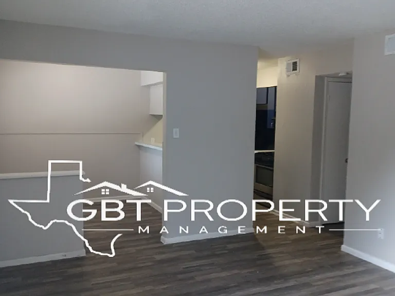 Robinson Manor Apartments — Photo 11