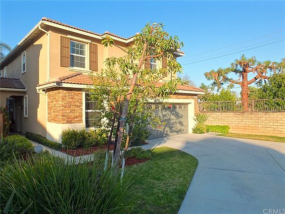 3rd image of 20516 Gordon Pl