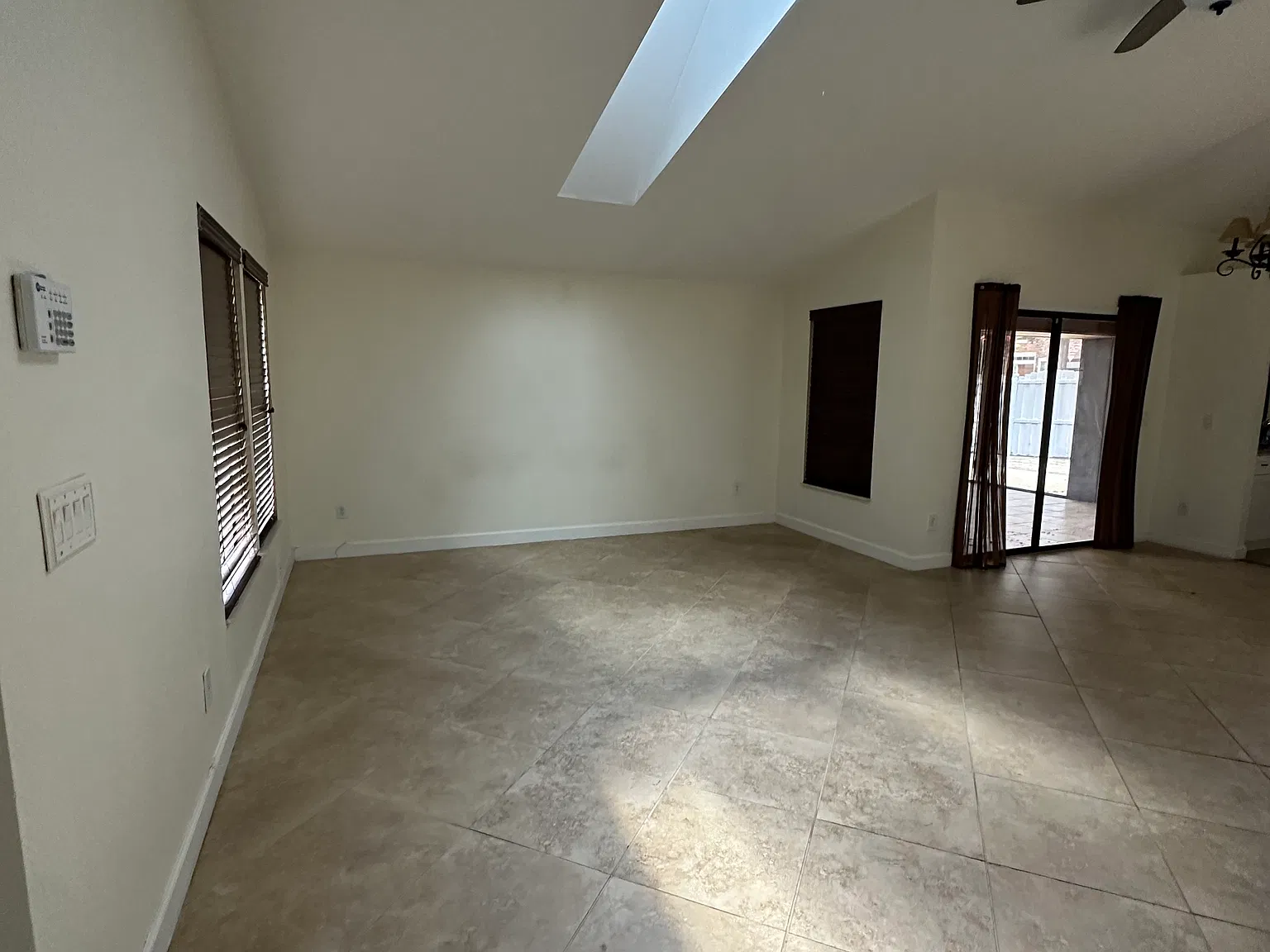 3 bed, 1396 sqft, $2,800 — Photo 3