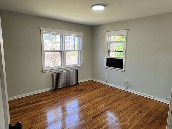 3rd image of 323 Springfield Rd