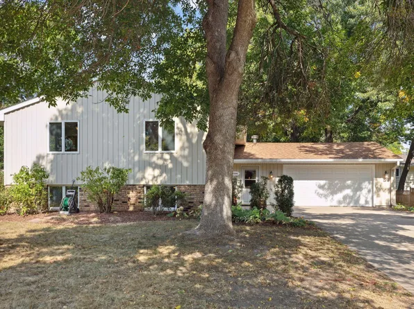 2304 Fairmeadows Rd, Stillwater, MN 55082