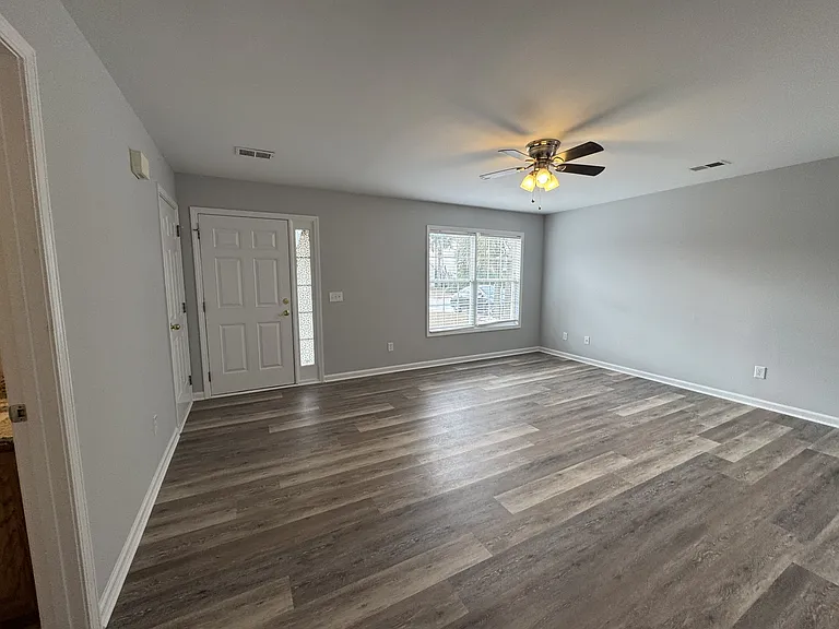 4529 Farm Lake Dr — Photo 3