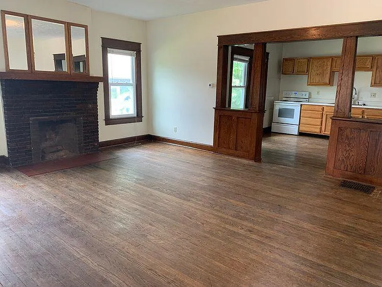 407 E Smith Ave — Photo 2