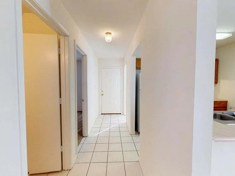 895 Silverwood Dr #3 — Photo 3