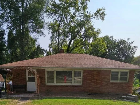 1516 Pleasant View Dr, Fairview Heights, IL 62208