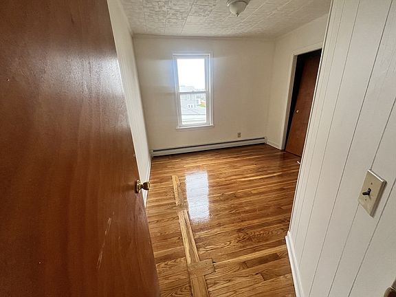 5th image of 212 Brightman St