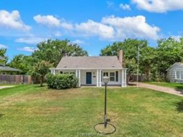 305 Francis Dr, College Station, TX 77840