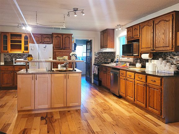 4th image of 1433 Davy Rd