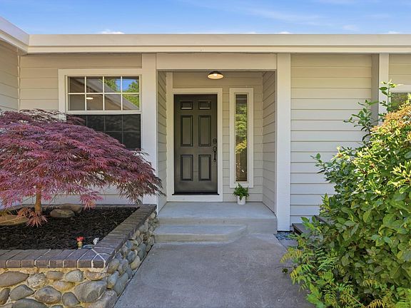 3rd image of 3020 Oakwood Rd