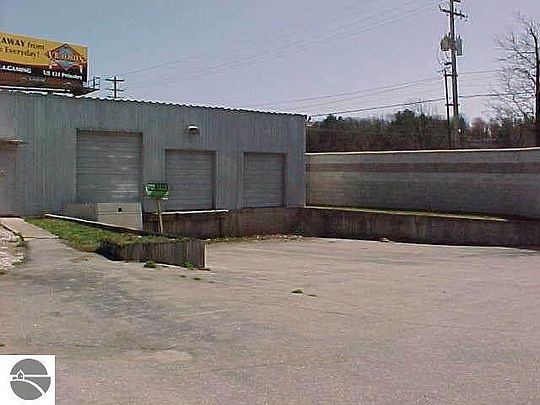 3rd image of 1797 Park Dr