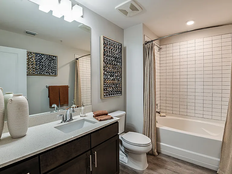 Lago Apartments — Photo 30