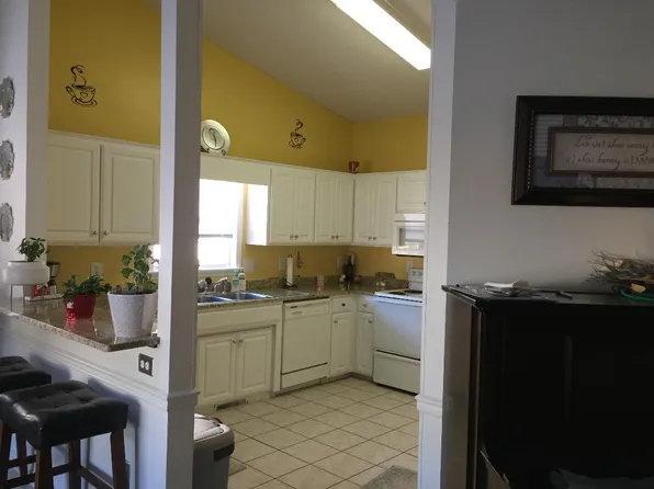 229 Lakemere Dr, New Bern, NC 28562