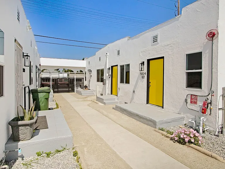 5924 S Hoover St — Photo 23