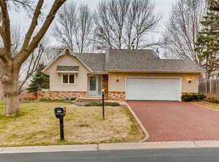 9183 Ranchview Ln N, Maple Grove, MN 55369