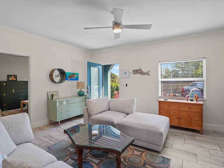 301 Hawthorne Dr — Photo 20