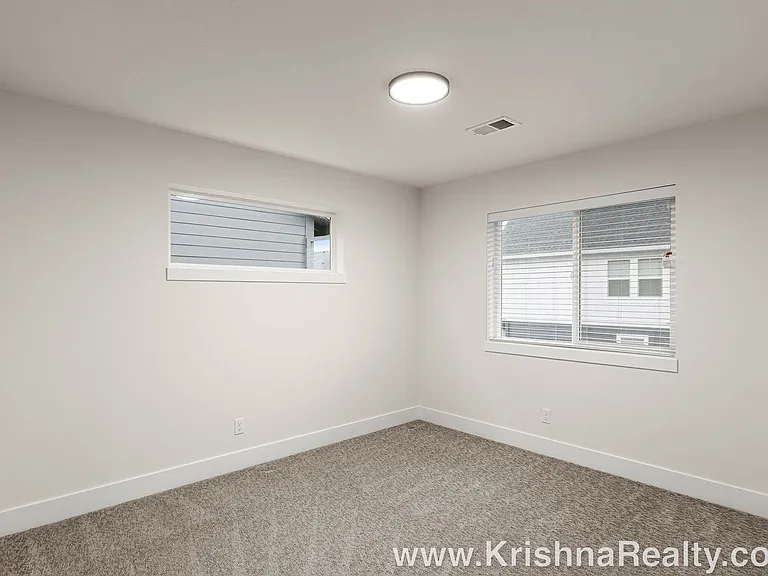 4227 SE Reed Dr — Photo 16