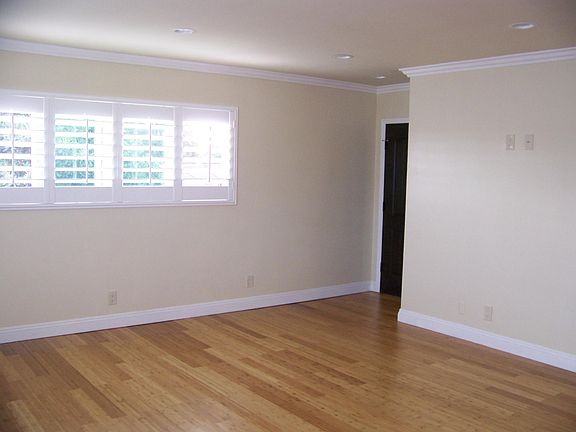 5th image of 428 W Queen St APT 8