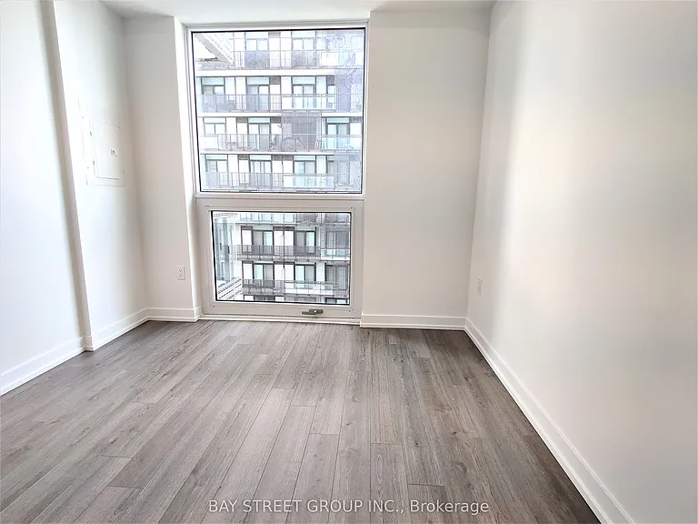 39 Roehampton Ave #2807 — Photo 11