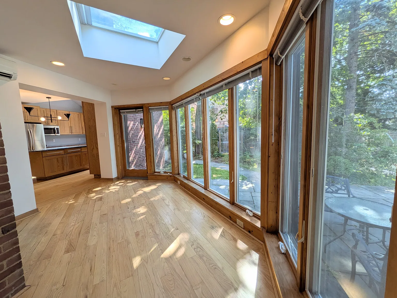 4 bed, 3.5 bath, 3600 sqft, $5,600 — Photo 3