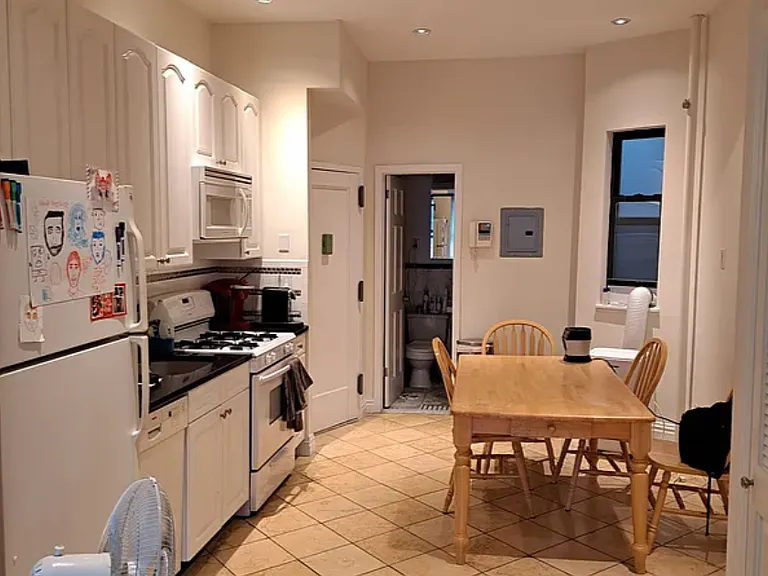 206 E 34th St #5C — Photo 4