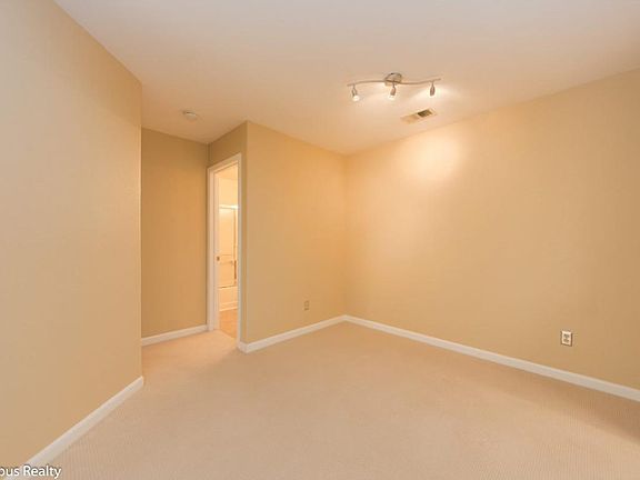 5th image of 990 Lake Isabella Way